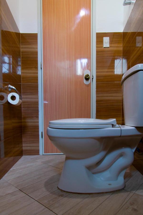 Oyo 777 Rn Guesthouse Моалбоал Екстериор снимка
