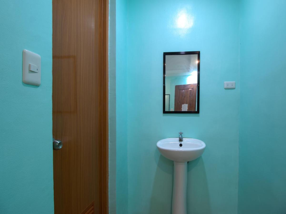 Oyo 777 Rn Guesthouse Моалбоал Екстериор снимка